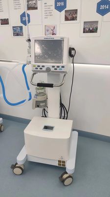 Ventilateur de soins intensifs certifié CE avec compresseur Purple Horn pour les soins intensifs et les opérations chirurgicales